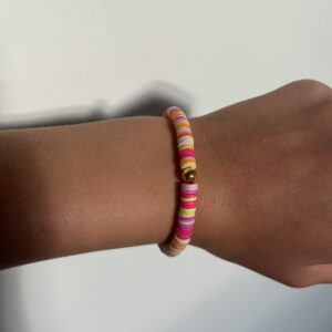 Kleurrijke armband met goud kraaltje